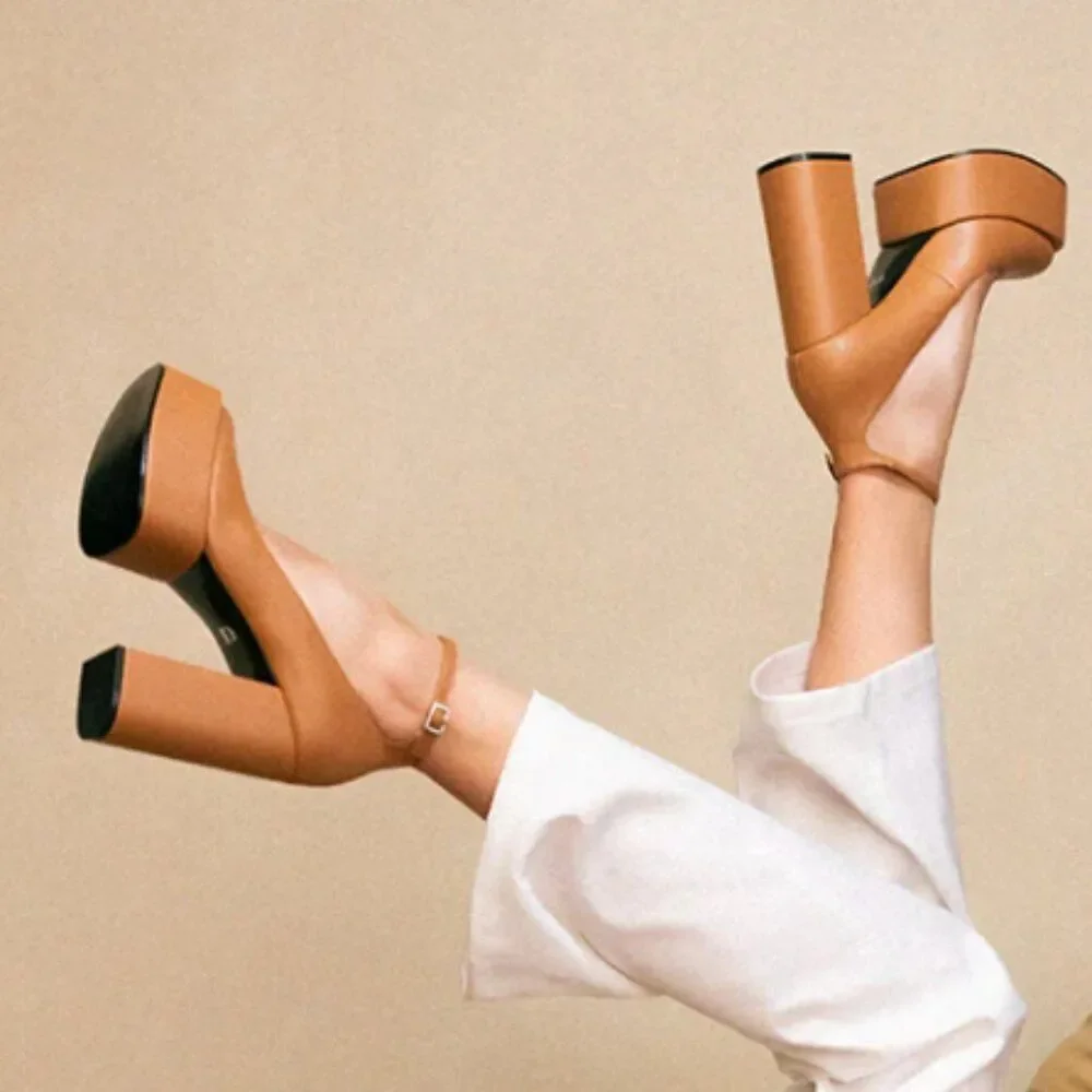 DAMELIO Footwear Rayva Heel Camel size 8.5